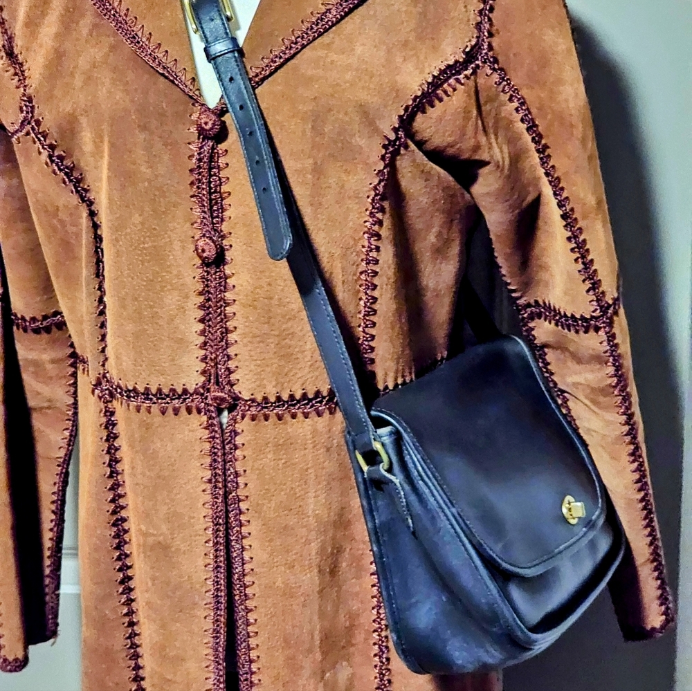 Gorgeous Vintage Leather Coach Crossbody purse!